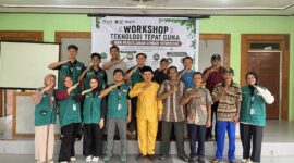  Workshop Pengenalan Alat Penabur Pupuk Paralon Sederhana di Desa Sukamaju